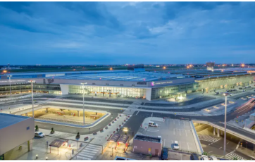 Lên máy bay nhanh hơn tại Sân bay Warsaw nhờ hệ thống âm thanh công cộng và cảnh báo bằng giọng nói được tối ưu hóa